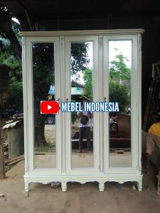Lemari Pakaian 4 Pintu Ukiran Klasik Modern